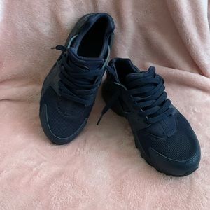 Navy Blue Nike Huaraches